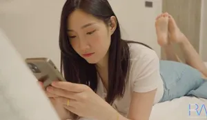 Xinh đẹp nhưng vẫn bị ông xã lén lút, bà xã buồn tình cho anh giao hàng xxx luôn