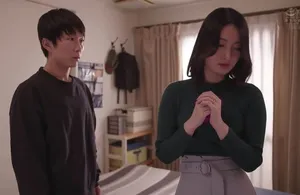 Thấy bố chịch mẹ kế mãi không có thai, cậu con trai ra tay giúp đỡ